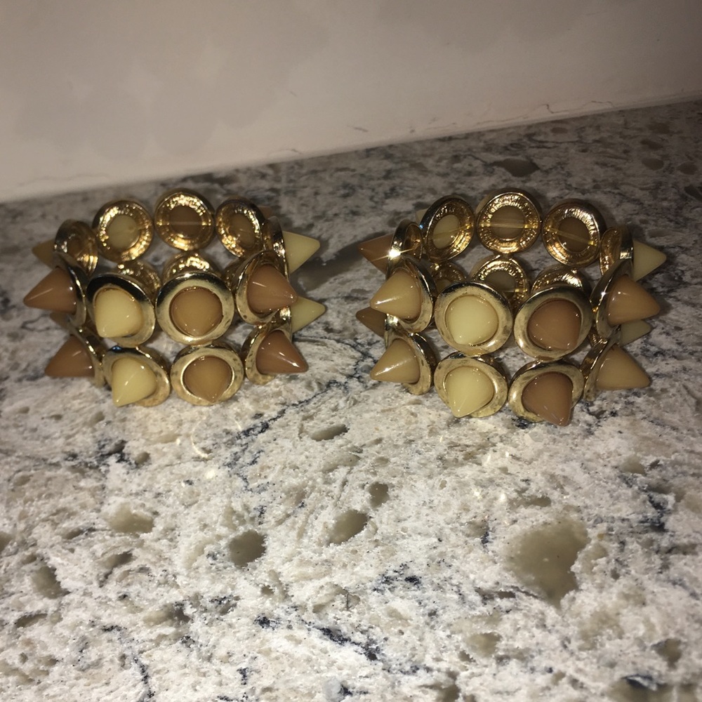 Spiked elastic bracelets
